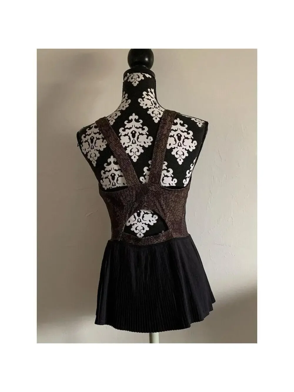 Geometric Mosaic Print Open Back Pleated Mini Dress Brown Black Sleeveless - Picture 2 of 12